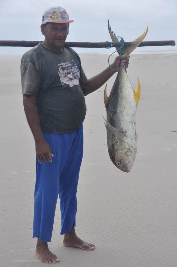 Seu Domingos e sua pescaria, na praia da Ilha de Lençóis, nas Reentrâncias Maranhenses - MA